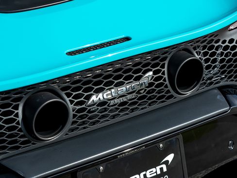 Used 2023 McLaren Artura image 10