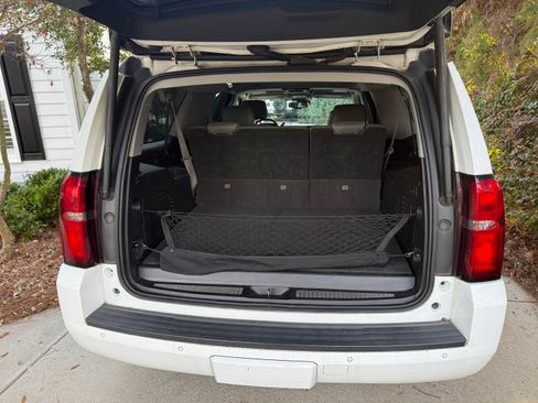 Used 2016 Chevrolet Suburban LT image 5