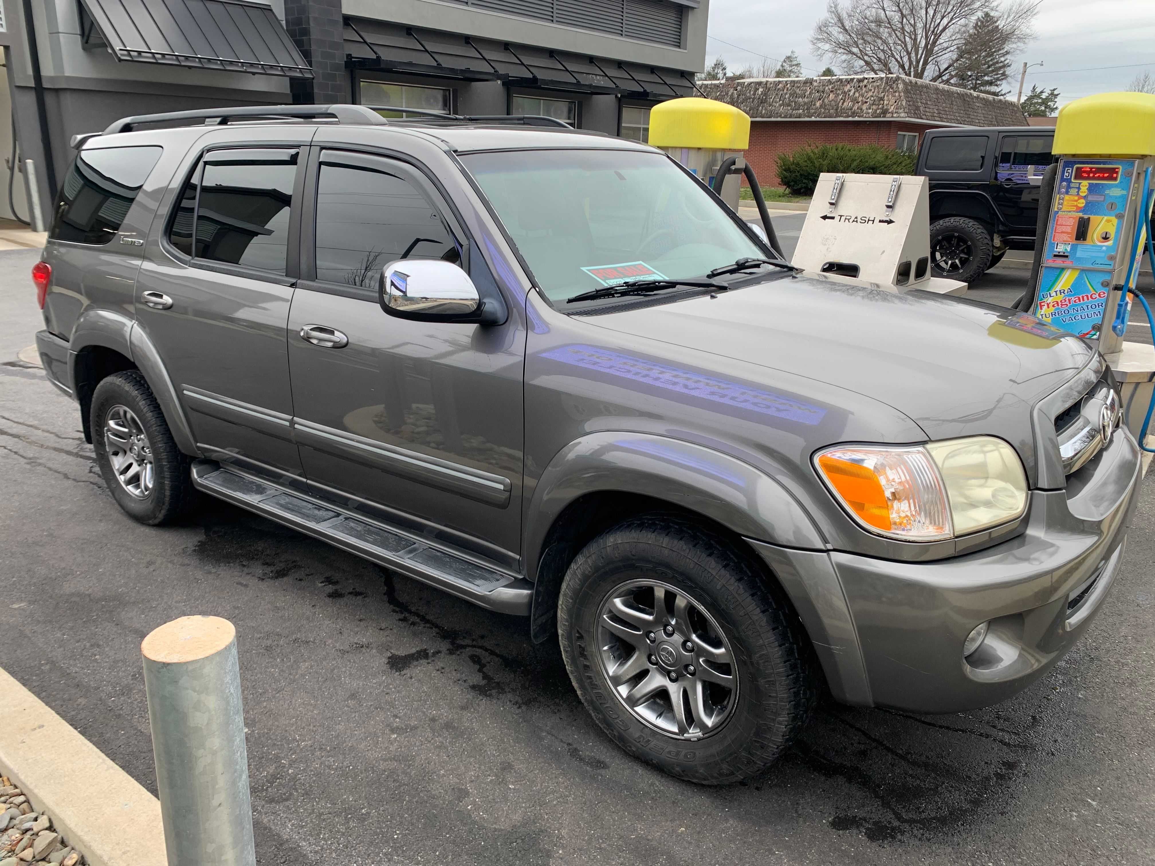Used 2007 Toyota Sequoia Limited w/ Luxury Pkg AWD/4WD image 2