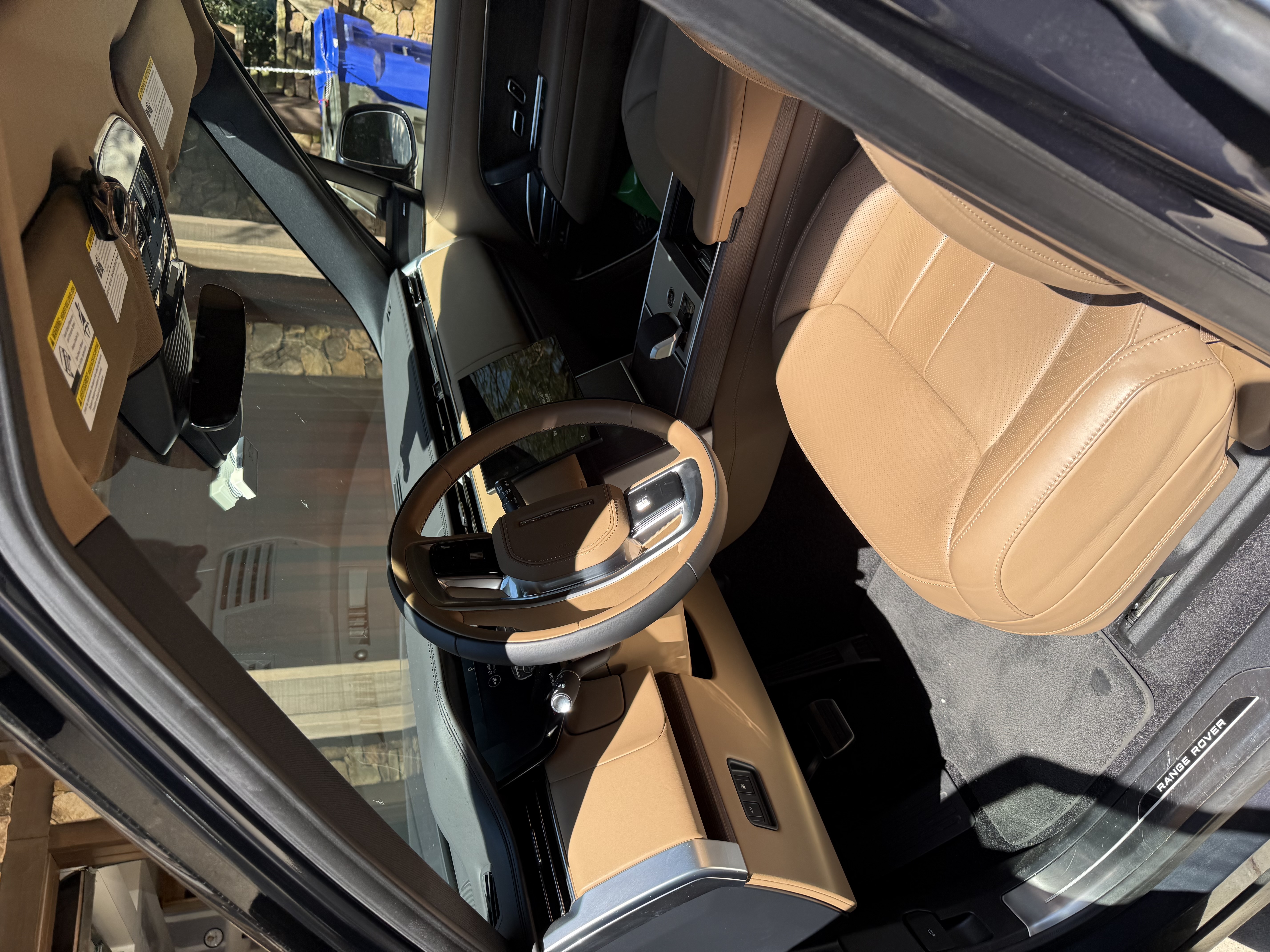 Used 2025 Land Rover Range Rover SE AWD/4WD image 4