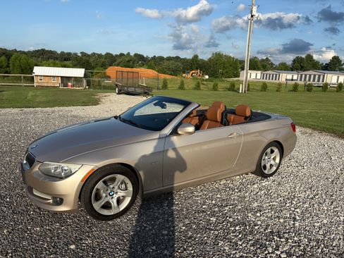 Used 2013 BMW 335i Convertible RWD image 9