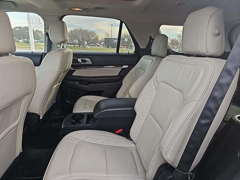Used 2017 Ford Explorer Platinum image 6