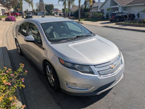 Used 2015 Chevrolet Volt Premium w/ Premium Trim Package image 1