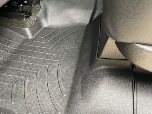 Used 2017 Chevrolet Suburban LT image 14