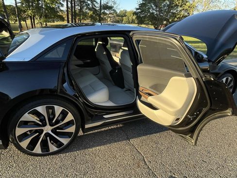 Used 2022 Lucid Air Grand Touring image 11