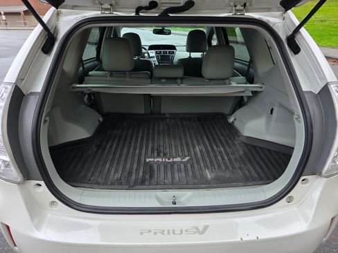 Used 2013 Toyota Prius V Five image 11