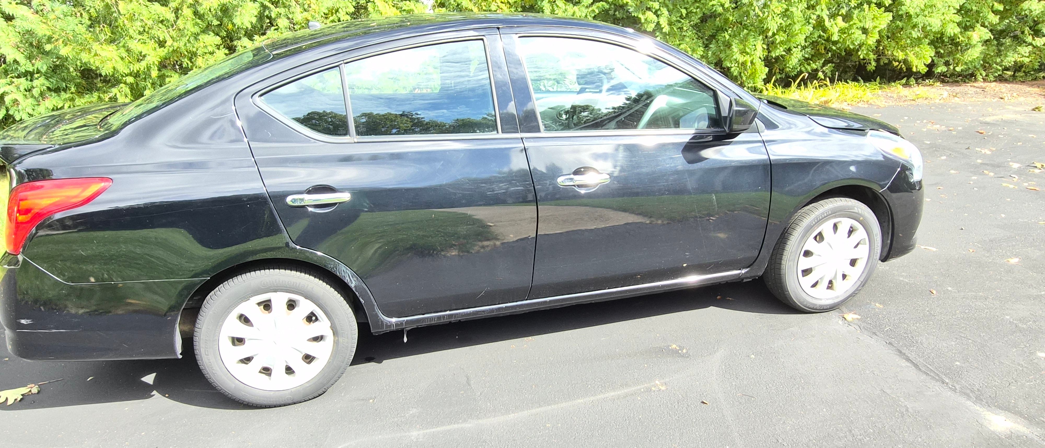Used 2018 Nissan Versa SV FWD image 4