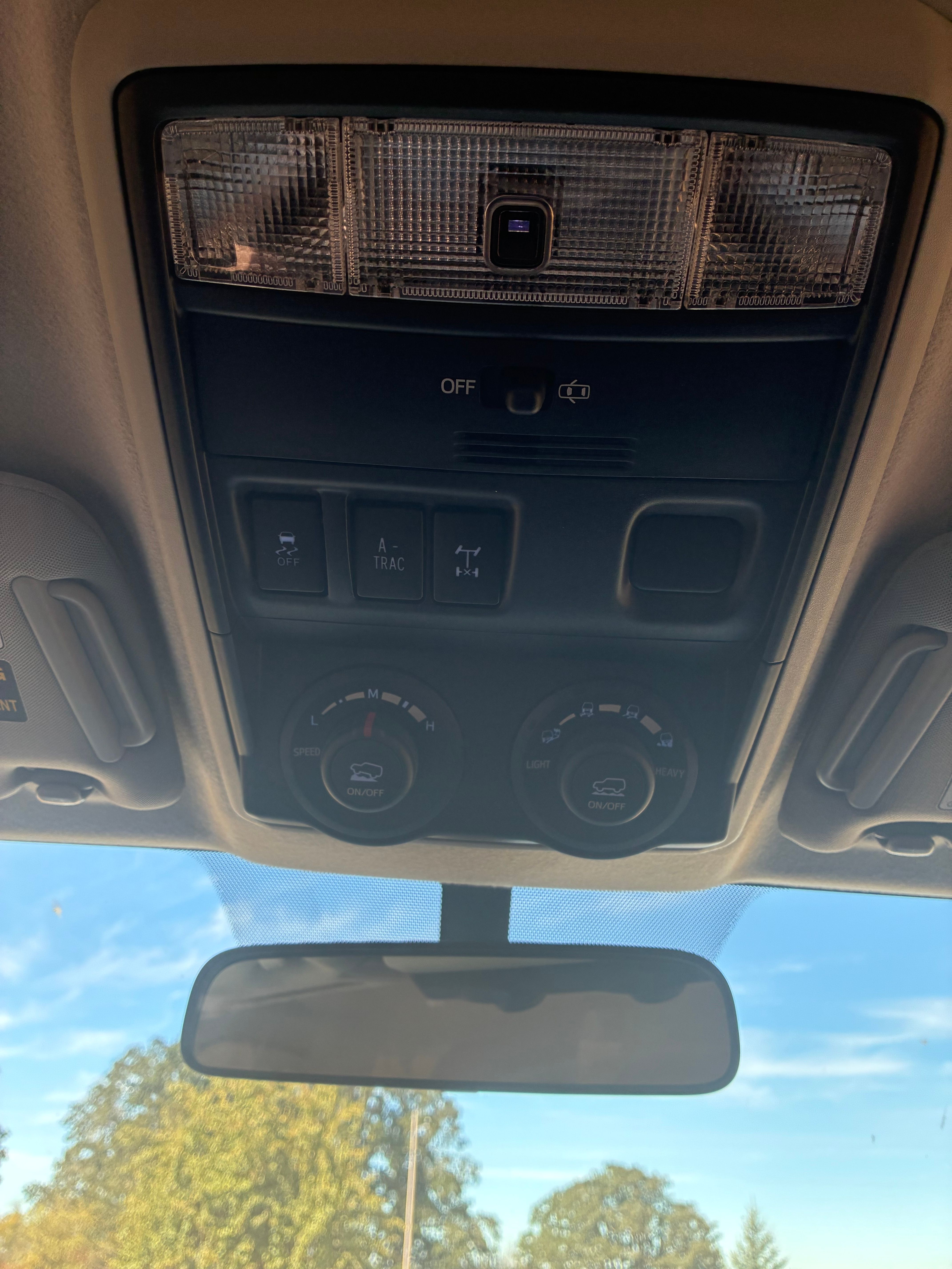 Used 2014 Toyota 4Runner Trail AWD/4WD image 32