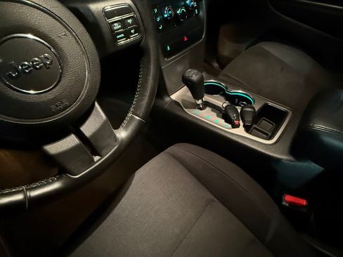 Used 2011 Jeep Grand Cherokee Laredo AWD/4WD image 26