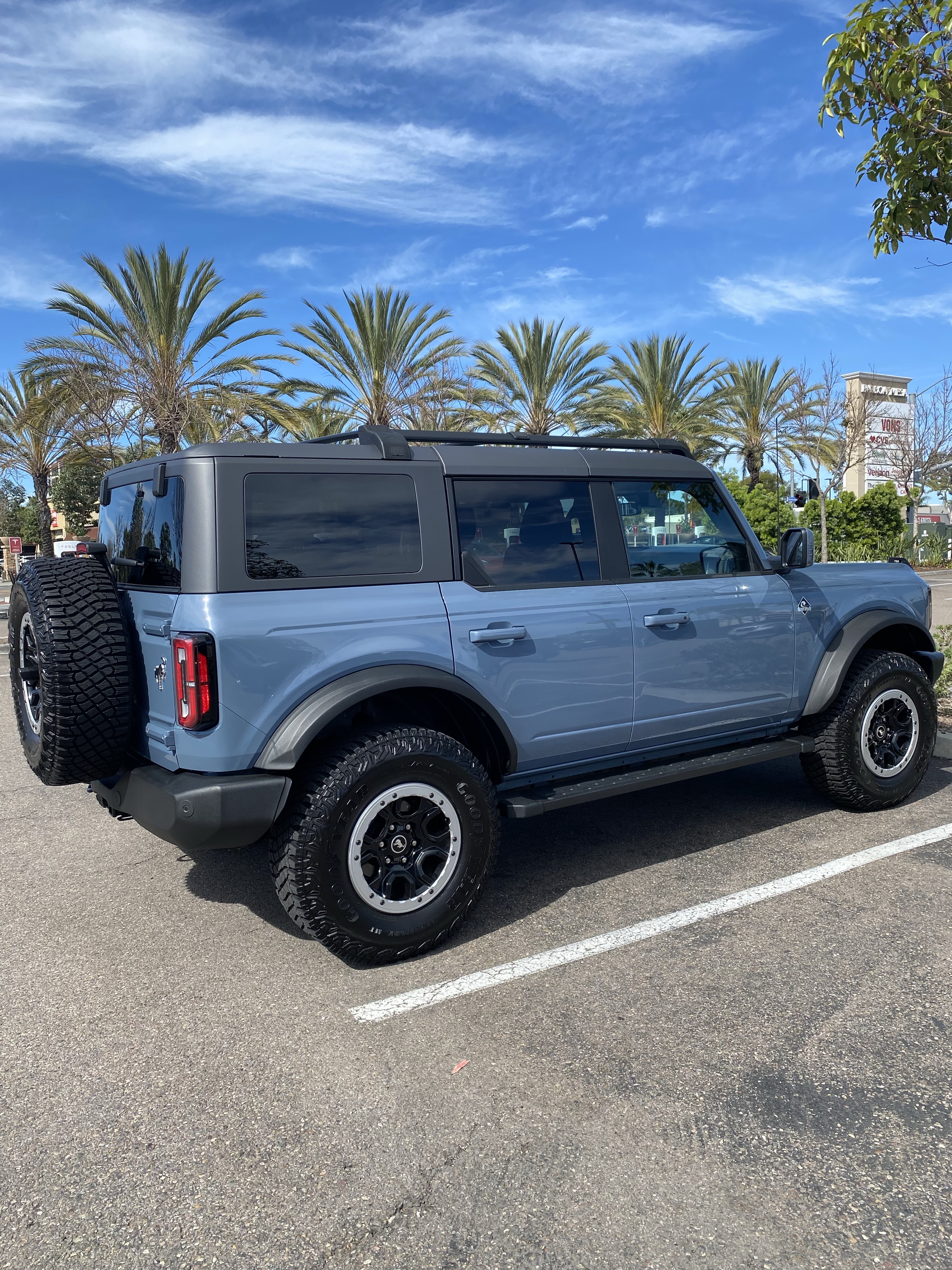 Used 2024 Ford Bronco Outer Banks w/ Sasquatch Package AWD/4WD image 2