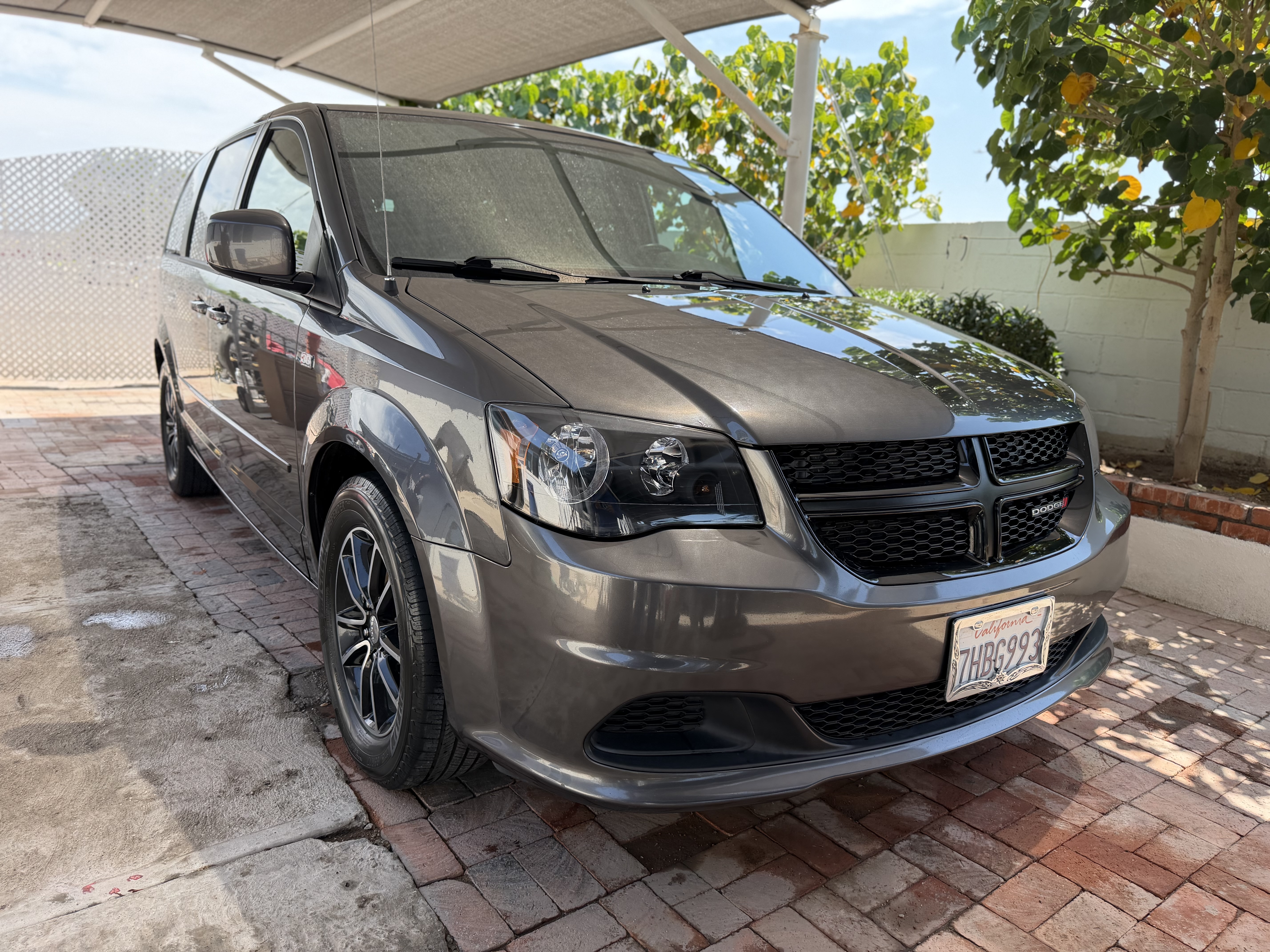 Used 2014 Dodge Grand Caravan SE FWD image 1
