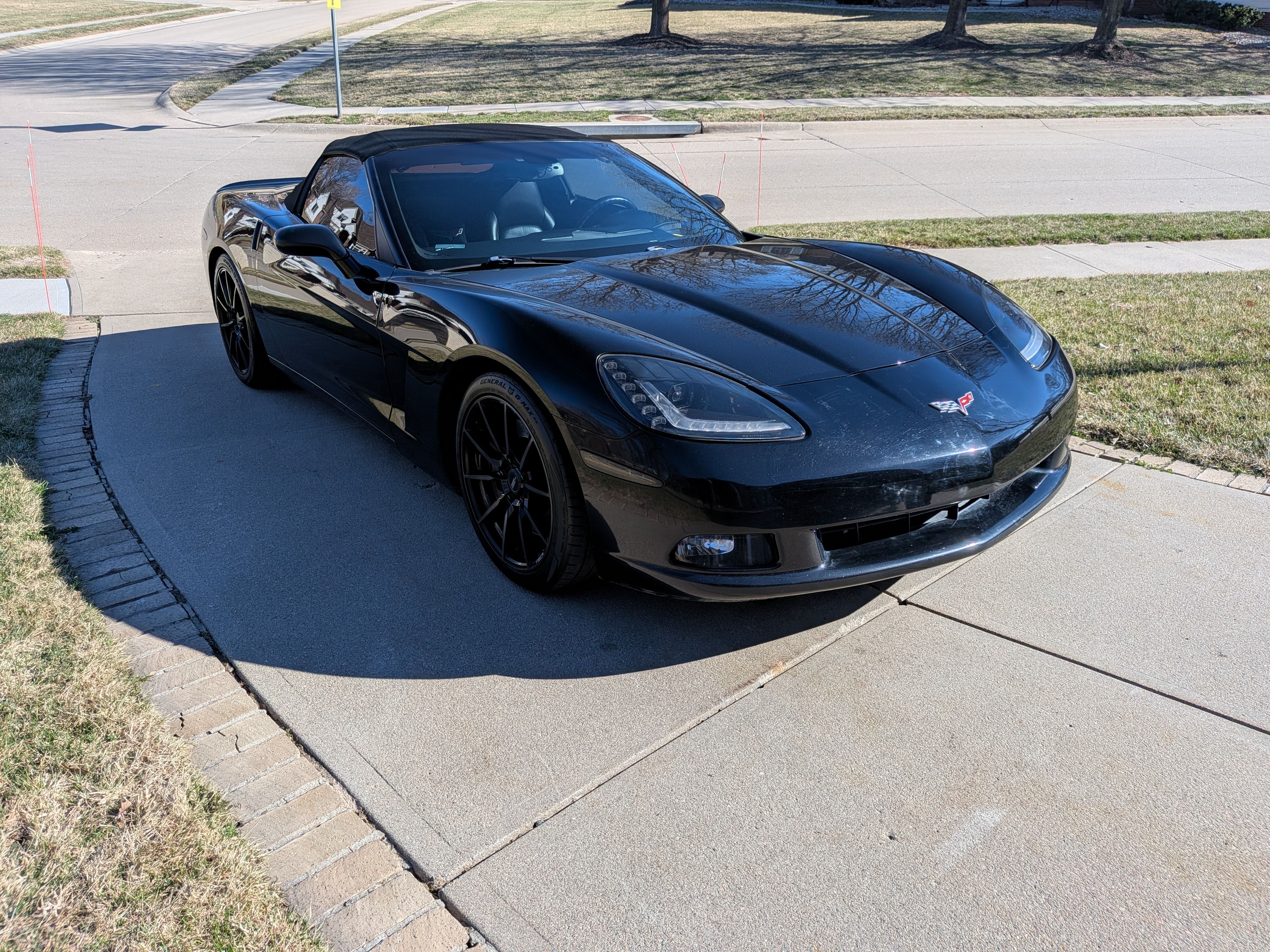 Used 2005 Chevrolet Corvette Convertible w/ Preferred Equipment Group RWD image 2