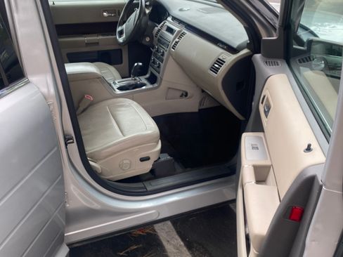 Used 2011 Ford Flex SEL w/ Rapid Spec Order Code image 4