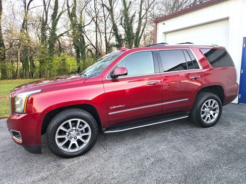 Used 2017 GMC Yukon Denali image 2