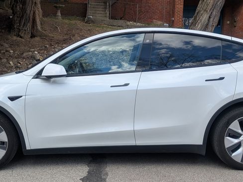 Used 2020 Tesla Model Y Long Range image 4