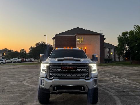 Used 2023 GMC Sierra 2500 Denali w/ Denali Ultimate Package AWD/4WD image 2