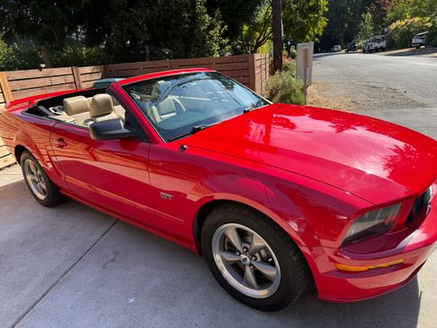 Used 2006 Ford Mustang GT Premium RWD image 2