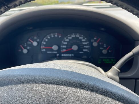 Used 2005 Ford Explorer Sport XLT RWD image 2