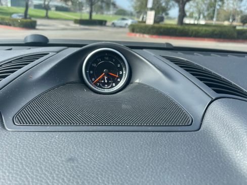 Used 2014 Porsche Cayenne Platinum Edition image 9