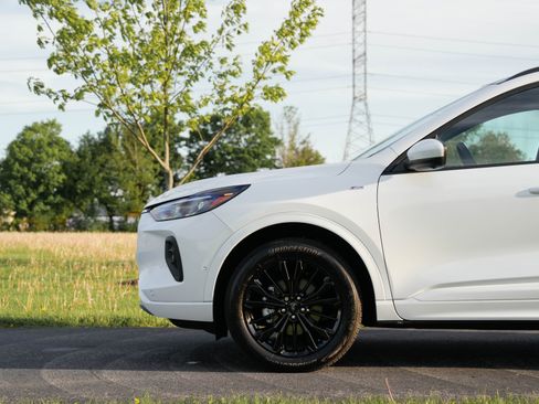 Used 2024 Ford Escape ST-Line Elite w/ Premium Technology Package image 4