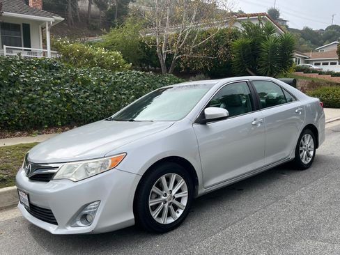 Used 2012 Toyota Camry LE image 2