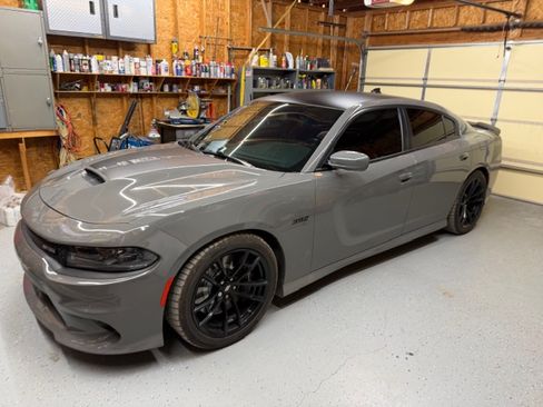 Used 2018 Dodge Charger R/T RWD image 1