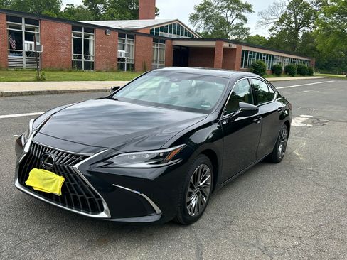 Used 2024 Lexus ES 300h Ultra Luxury FWD image 10
