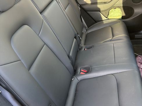 Used 2024 Tesla Model Y Long Range AWD/4WD image 9