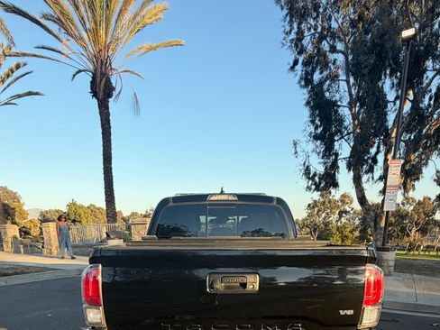 Used 2021 Toyota Tacoma TRD Sport w/ Technology Package image 19