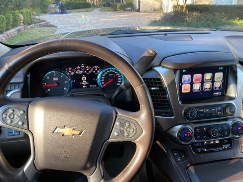 Used 2016 Chevrolet Suburban LTZ image 9