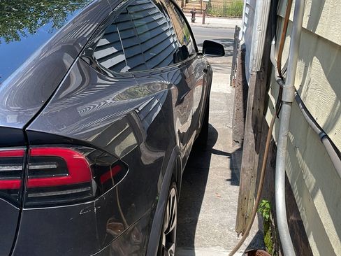 Used 2022 Tesla Model X image 4