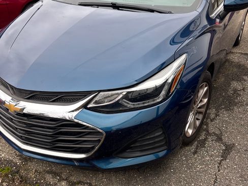 Used 2019 Chevrolet Cruze LT w/ Convenience Package FWD image 1