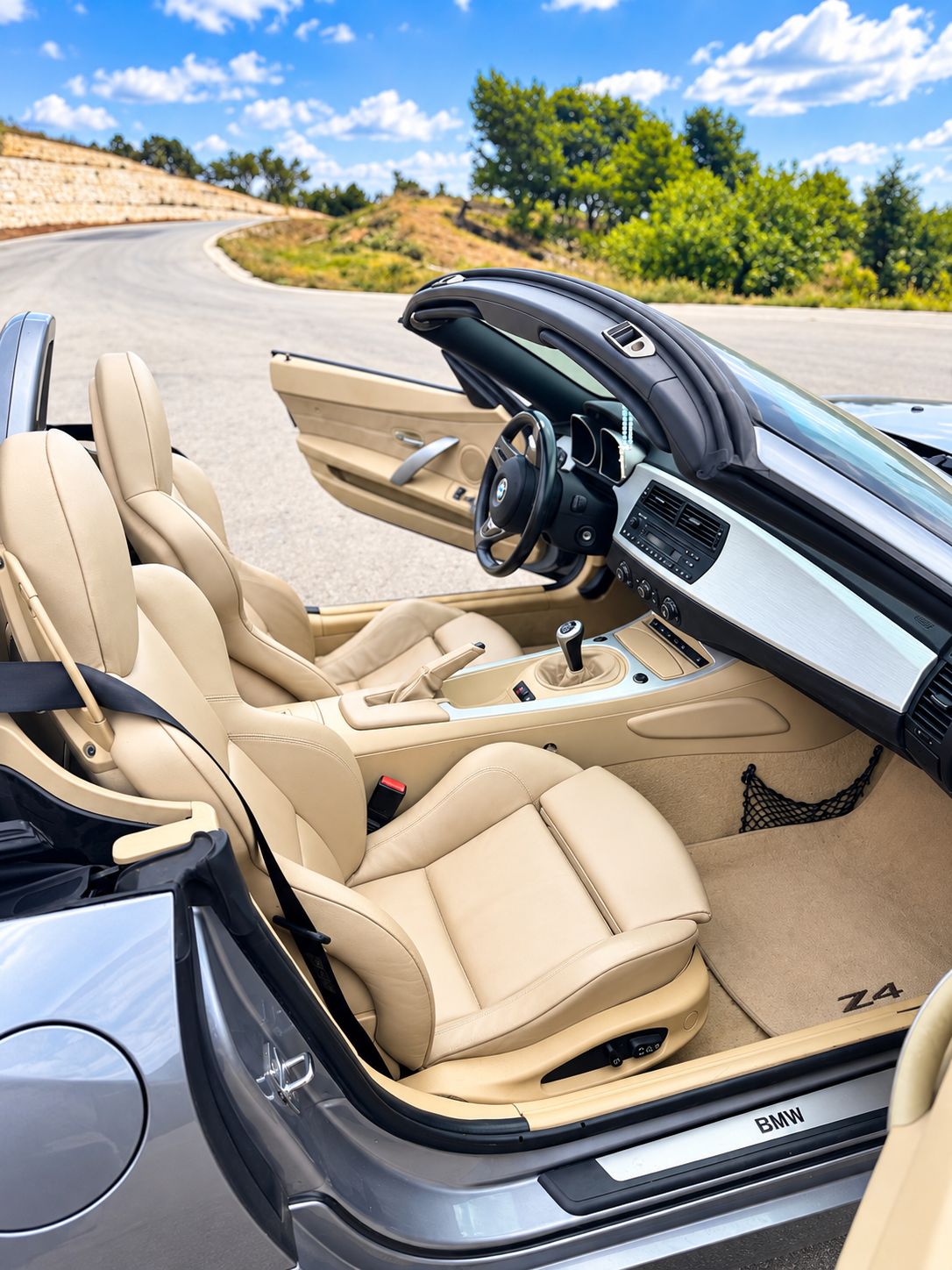 Used 2006 BMW Z4 3.0i RWD image 10