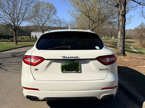 Used 2018 Maserati Levante GranLusso image 17