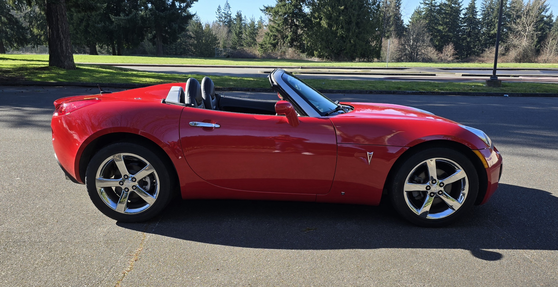 Used 2008 Pontiac Solstice GXP w/ Premium Package RWD image 4