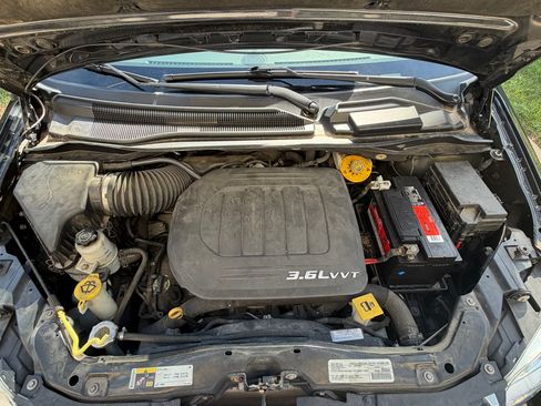 Used 2017 Dodge Grand Caravan SXT FWD image 28