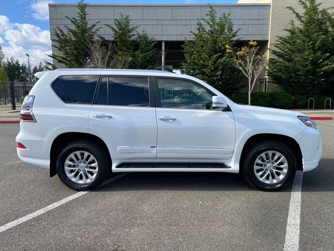 Used 2016 Lexus GX 460 w/ Premium Package image 11