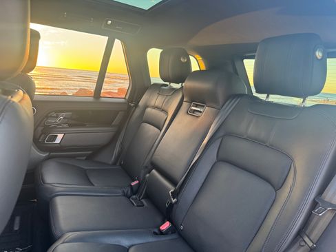Used 2018 Land Rover Range Rover HSE image 6