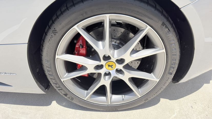 Used 2012 Ferrari California RWD image 14
