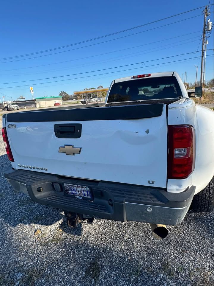 Used 2011 Chevrolet Silverado 3500 LT w/ Interior Plus Package AWD/4WD image 12