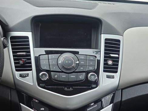 Used 2016 Chevrolet Cruze LT w/ Technology Package image 14