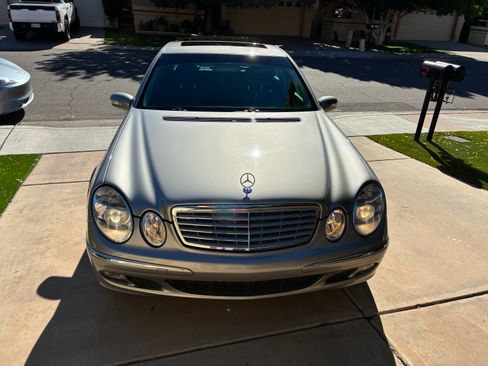 Used 2006 Mercedes-Benz E 320 CDI Sedan image 1