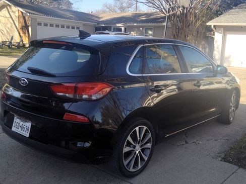 Used 2018 Hyundai Elantra GT image 5