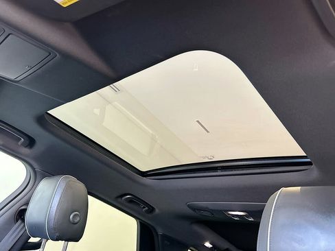 Used 2020 Land Rover Discovery HSE image 17