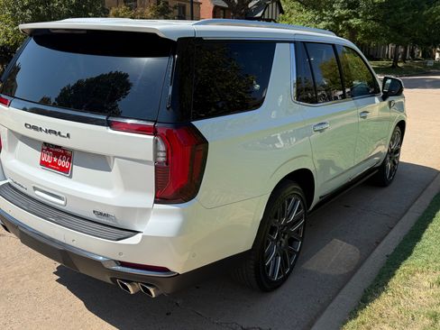 Used 2025 GMC Yukon Denali Ultimate AWD/4WD image 10