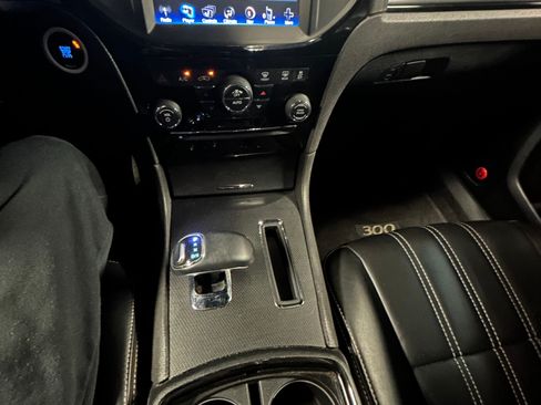 Used 2014 Chrysler 300 S image 5
