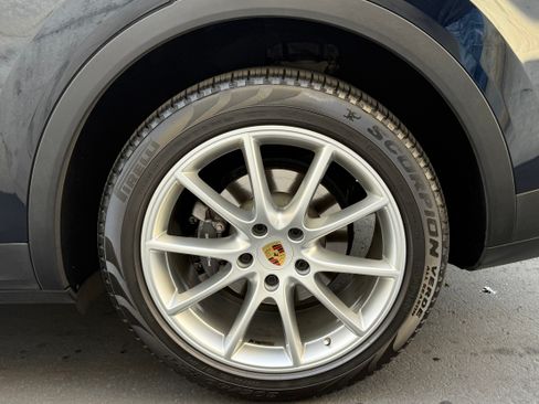 Used 2019 Porsche Cayenne image 12