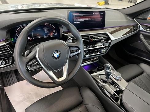 Used 2021 BMW 530i xDrive w/ Premium Package AWD/4WD image 8