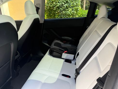Used 2023 Tesla Model Y Long Range AWD/4WD image 6