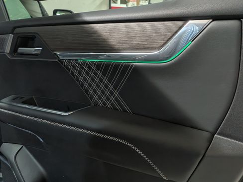 Used 2025 GMC Acadia Denali w/ Super Cruise Package image 17